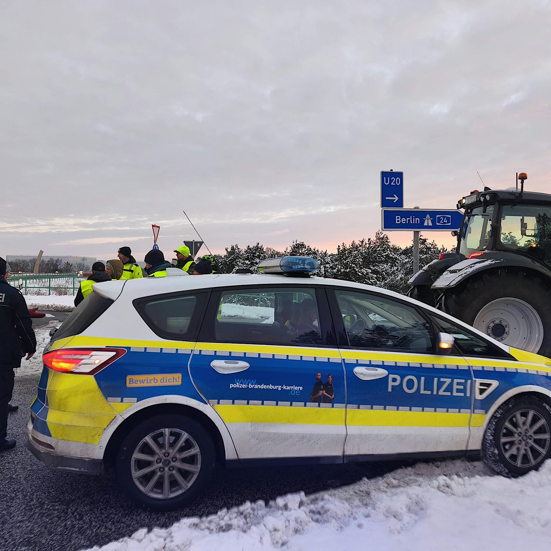 Bauernproteste: Massive Blockaden auf Autobahnen in Brandenburg und nach Berlin – diese Auffahrten sind dicht