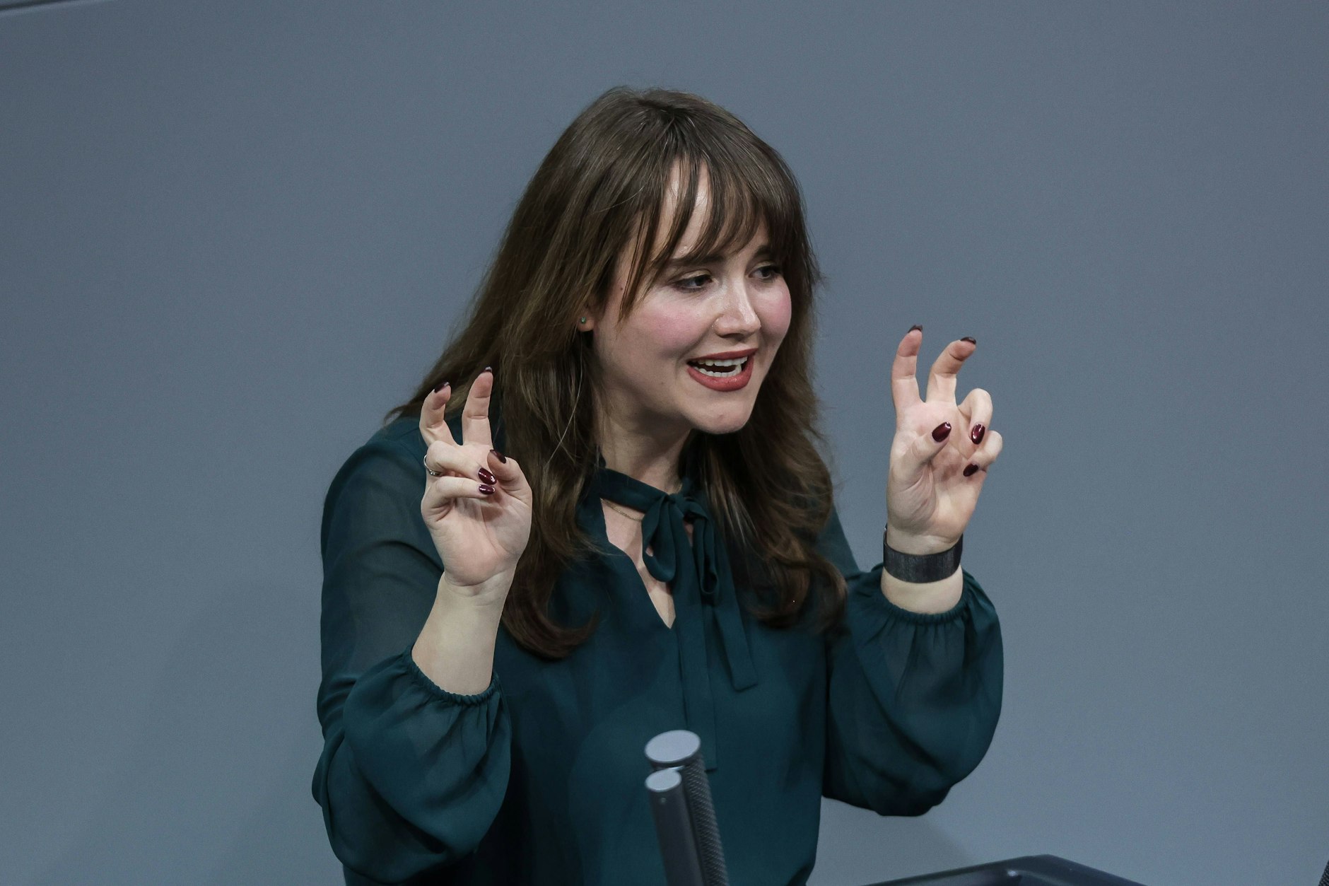 Ricarda Lang (Grünen): Mit einem sarkastischen Kommentar beteiligte sich die Bundesvorsitzende an der Debatte um Kai Wegners Tennis-Affäre.