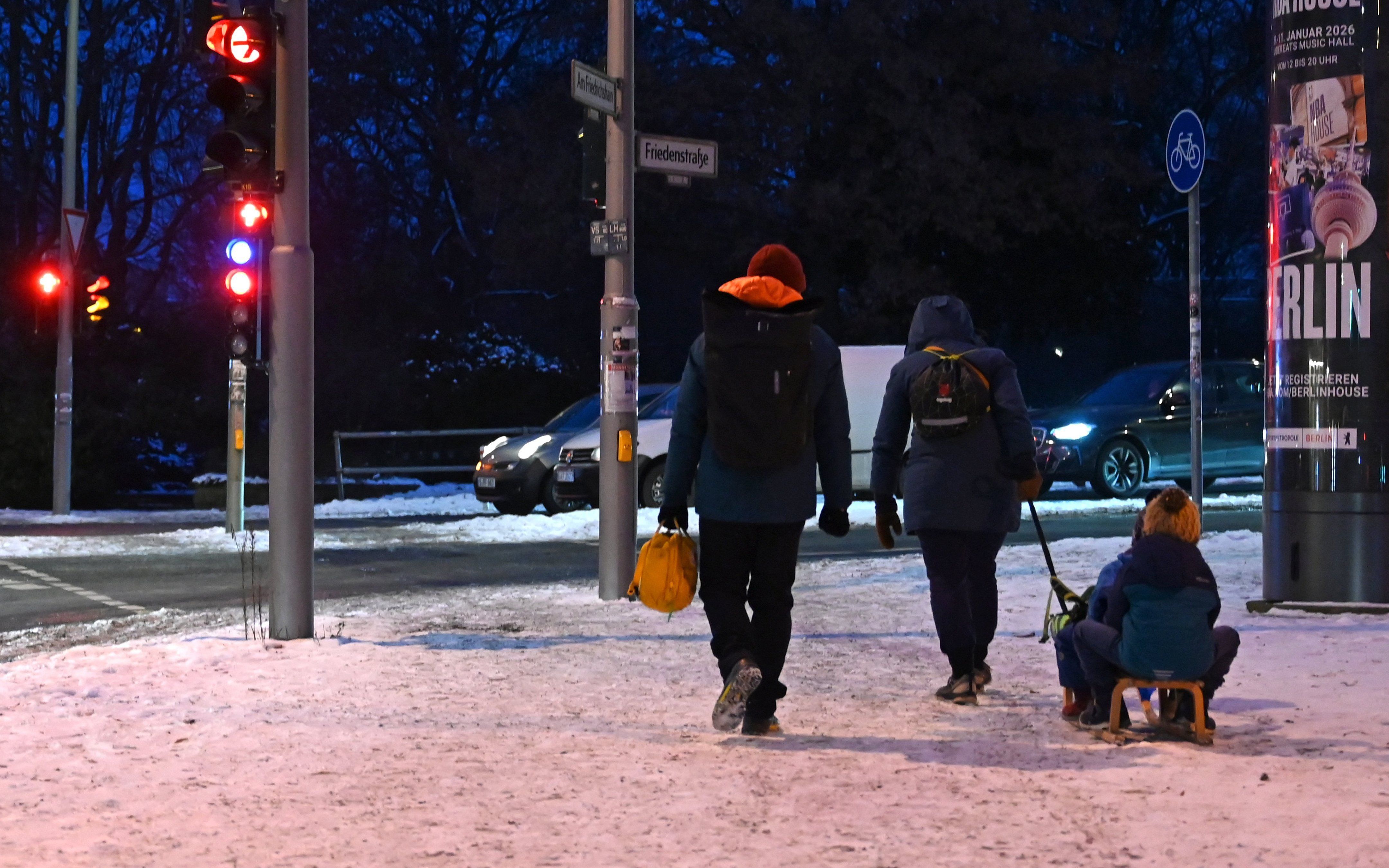 Newsblog zu Sturmtief „Elli“: Kein heftiger Schneefall in Berlin zu erwarten +++ Fernverkehr im Norden bis Samstag eingestellt