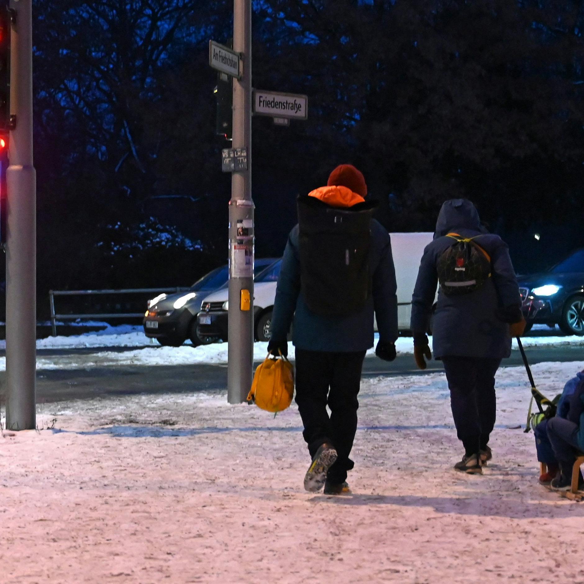 Image - Newsblog zu Sturmtief „Elli“: Kein heftiger Schneefall in Berlin zu erwarten +++ Fernverkehr im Norden bis Samstag eingestellt