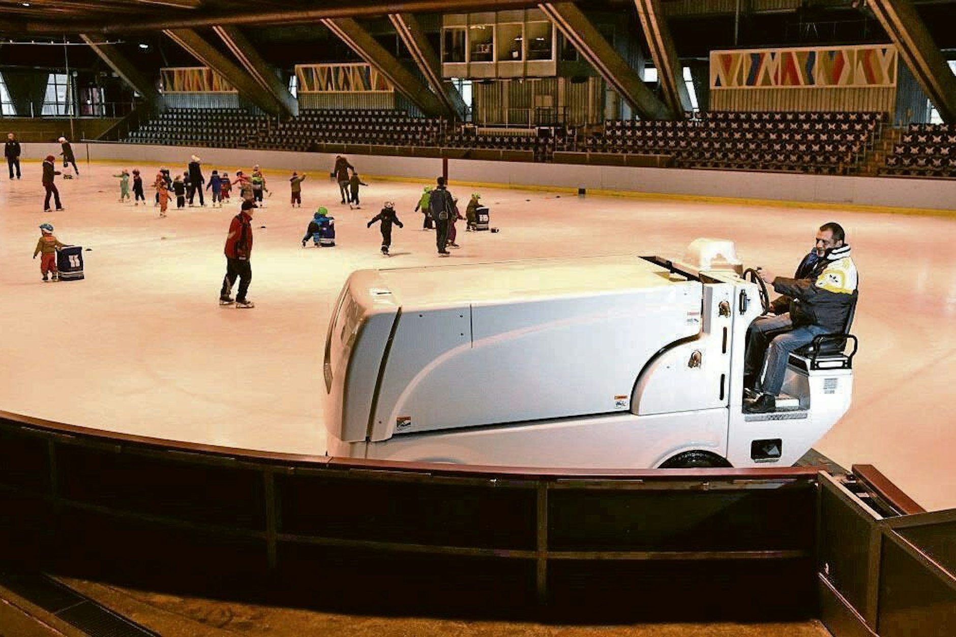 Die Eishalle ist bereits seit Oktober wieder geöffnet.
