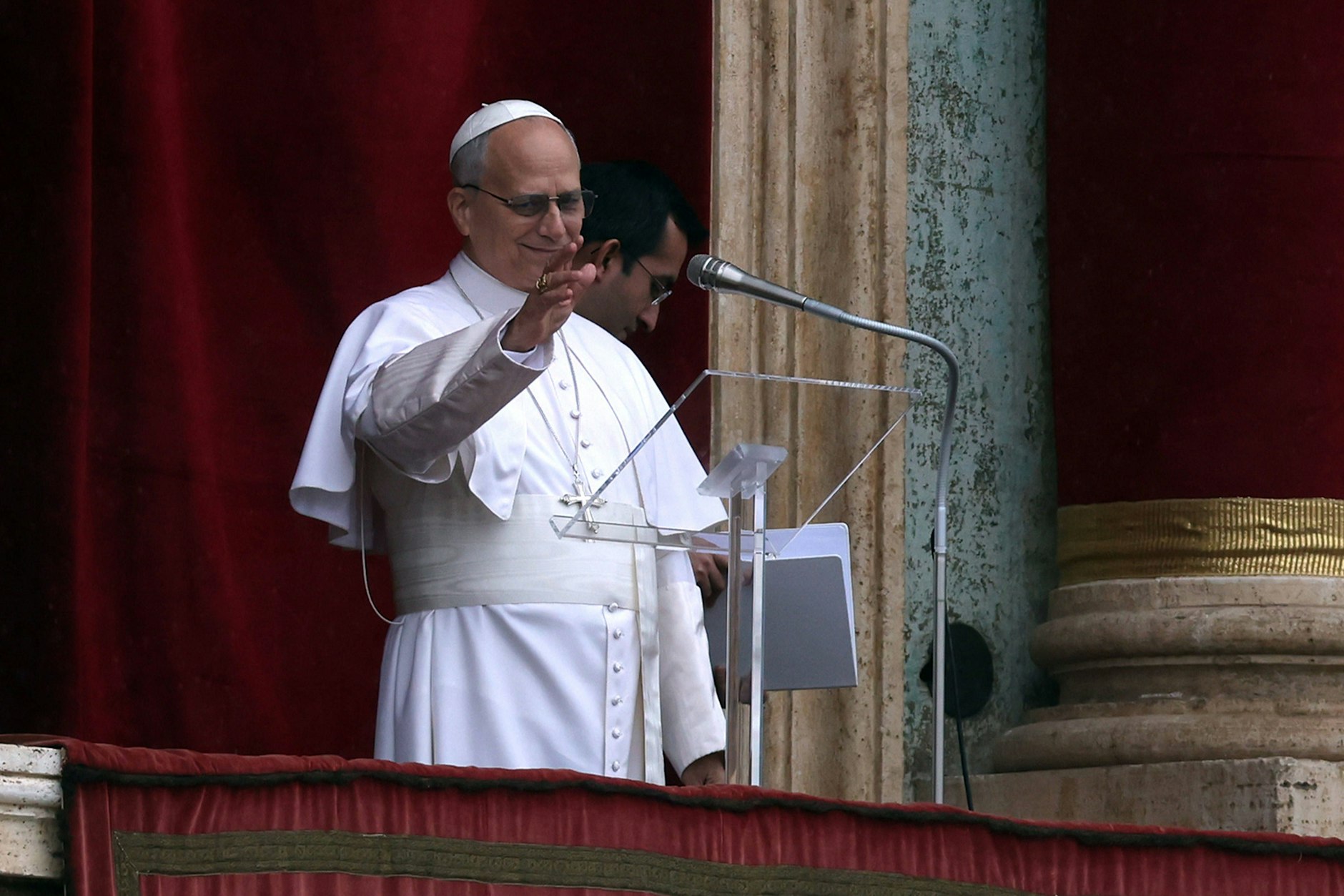 Papst Leo XVI. spricht am Fenster des Angelus auf dem Petersplatz und appelliert für den Schutz der Souveränität Venezuelas.