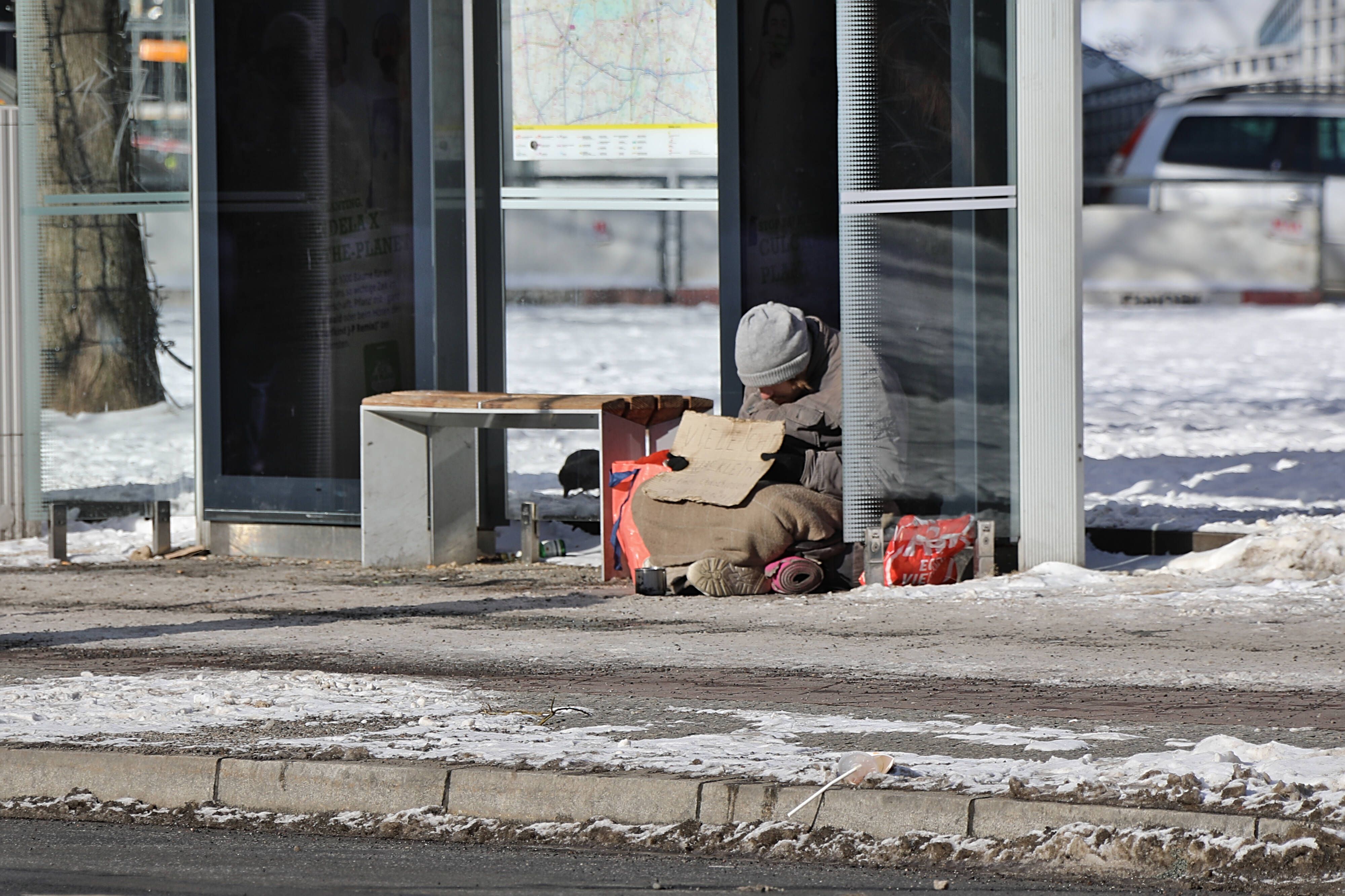 Bei Minusgraden in Lebensgefahr! So können Sie Obdachlosen helfen