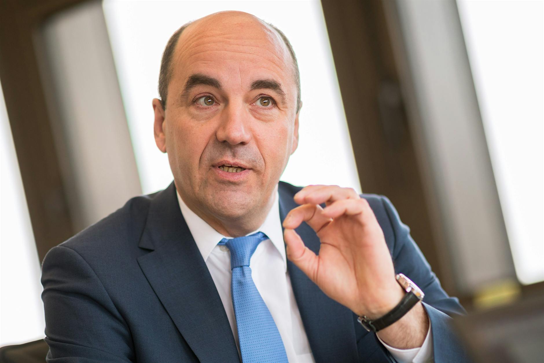 Deutschlands Gasspeicher auf Rekord-Tief