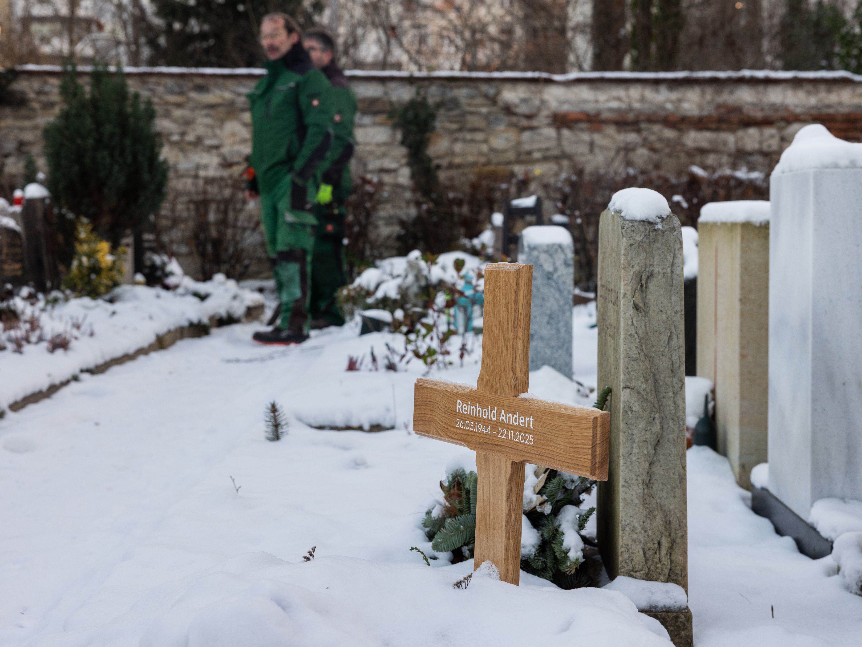 Image - Am Grab von Reinhold Andert: Warum die DDR nicht einfach verschwindet