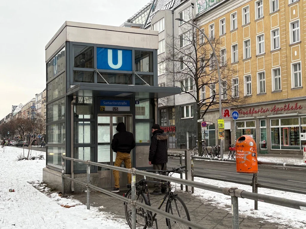 Aufzug kaputt, Treppen vereist: Wie U-Bahn-Fahren in Berlin zur Geduldsprobe wird