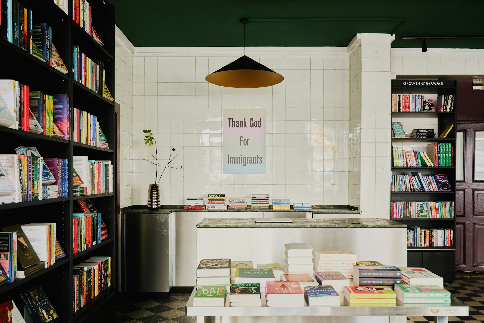 Der Chapters Bookstore in Moabit ist ein Begegnungsort der Kulturen.