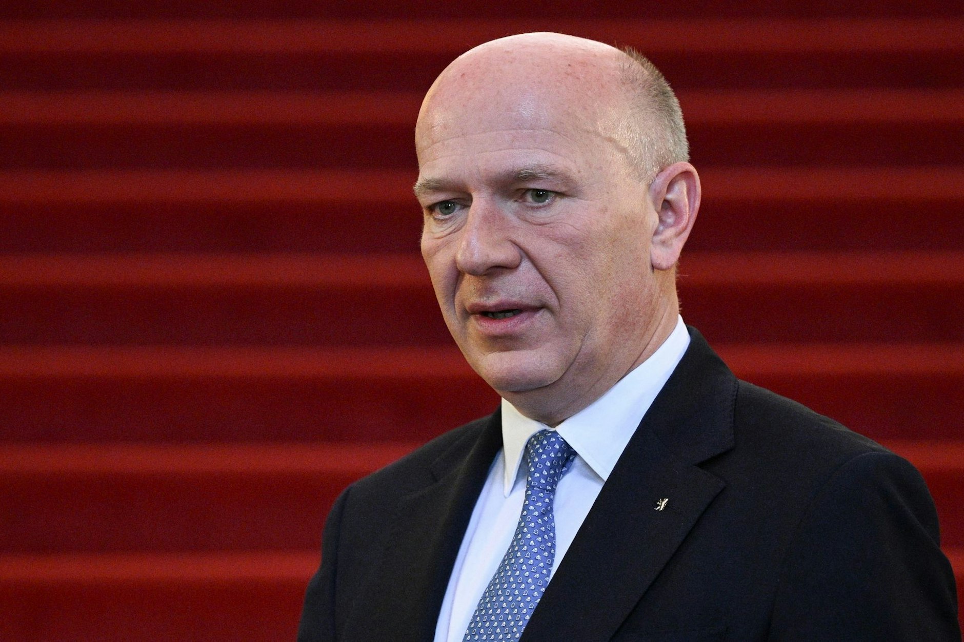 Die Polizeigewerkschaft fordert von Kai Wegner, dass er die Stromleitungen in Berlin besser schützt.