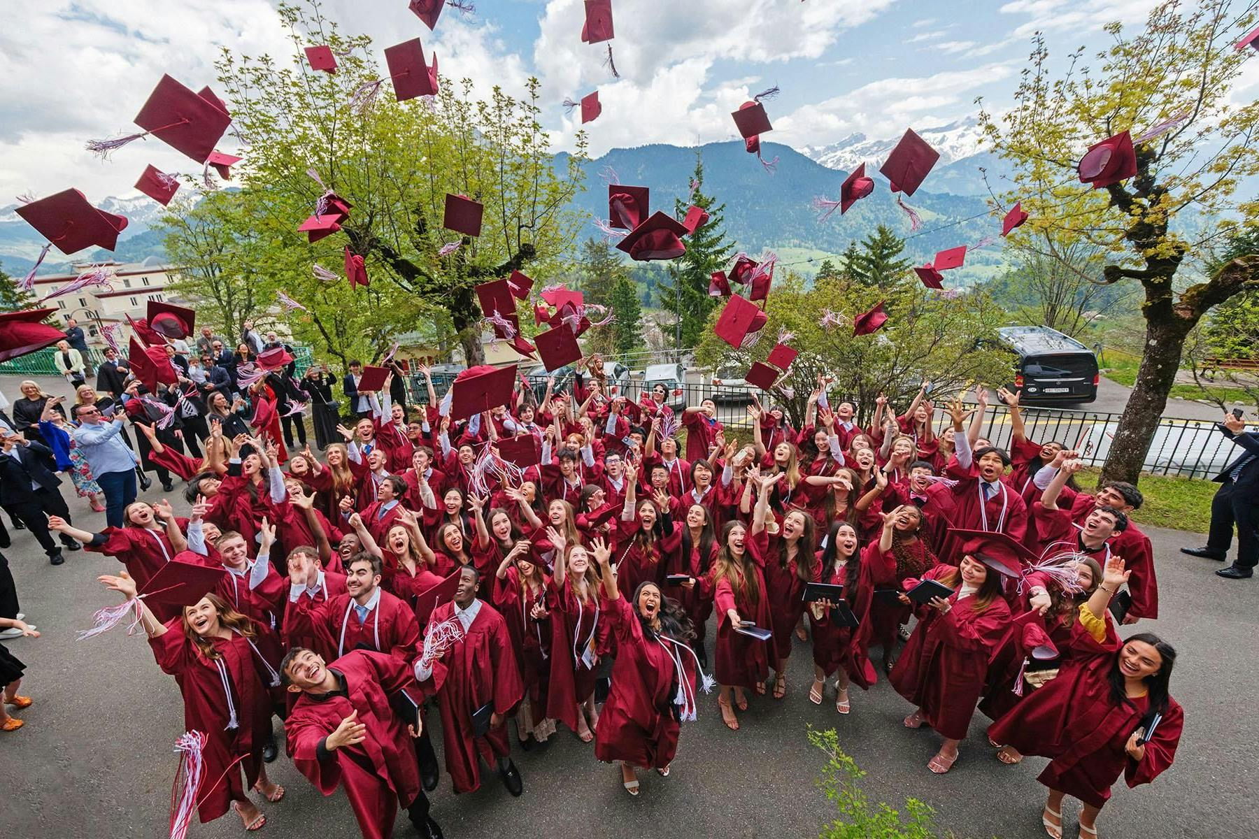 Abschlussfeier an der Leysin American School. Mit diesem Bild wirbt die Schule für sich.