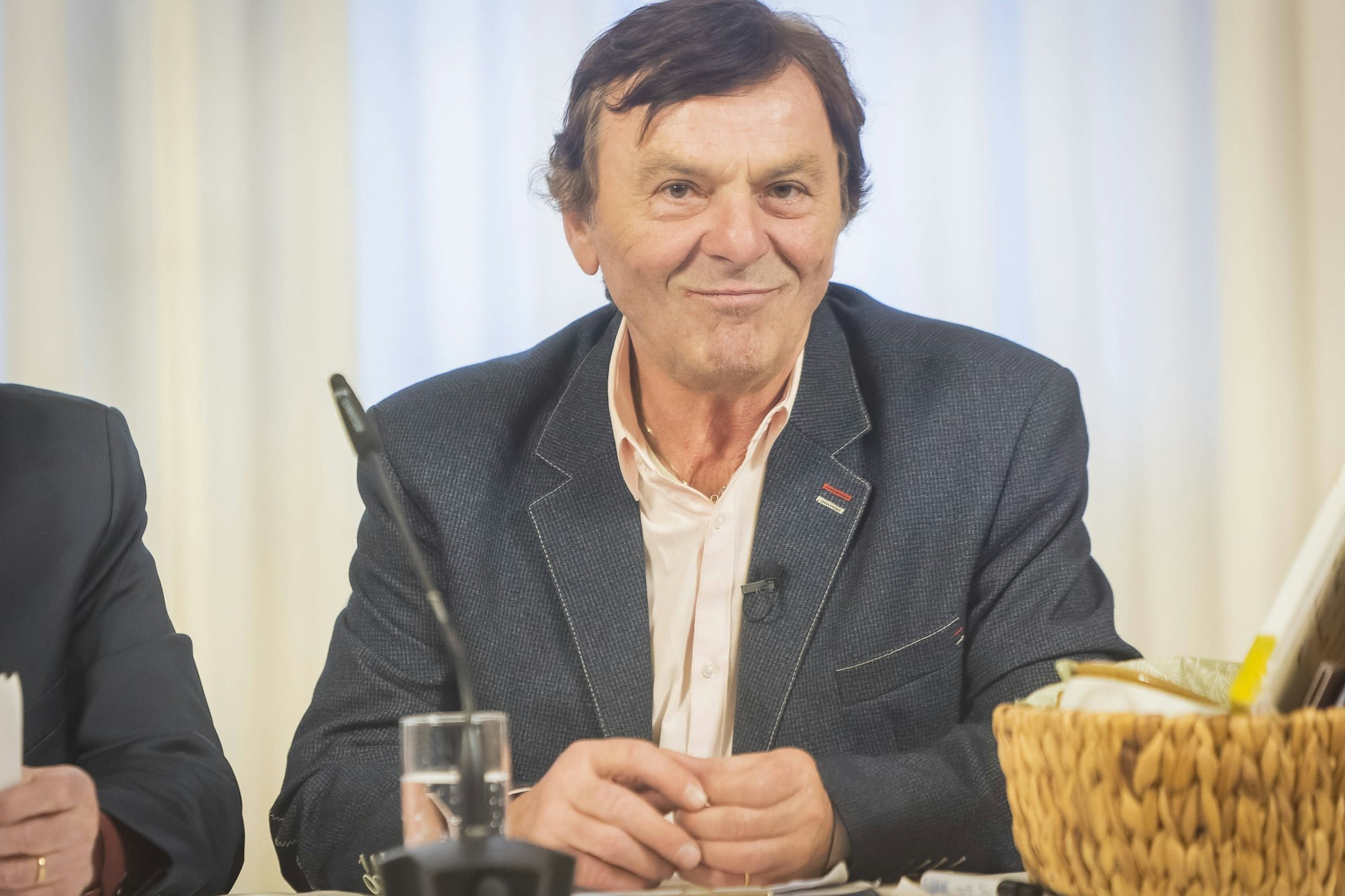 Kult-Prinz aus „Drei Haselnüsse für Aschenbrödel“ auf Intensivstation