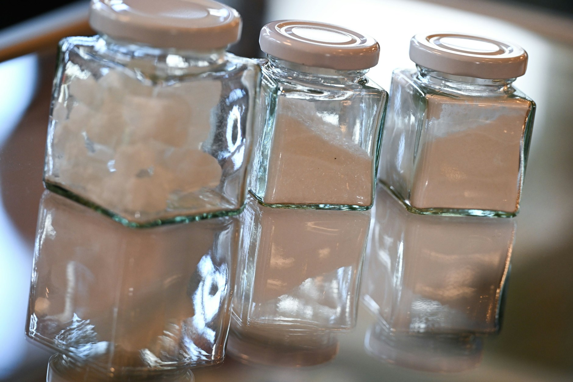 Gläser mit der Partydroge Ketamin.