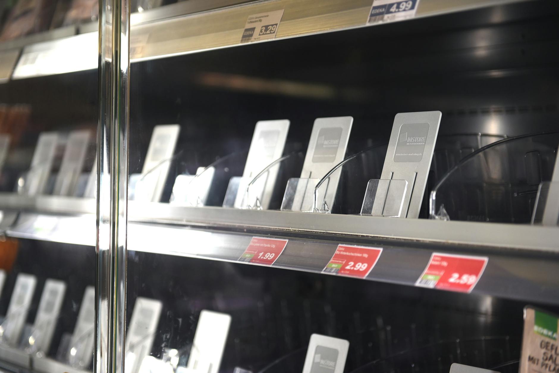 Laut Rechtsanwalt Tobias Strübing könnten Maschinen, IT oder verdorbene Ware in Einzelfällen versichert sein. Voraussetzung sei jedoch häufig, dass durch den Stromausfall ein nachweisbarer Sachschaden entstanden ist.