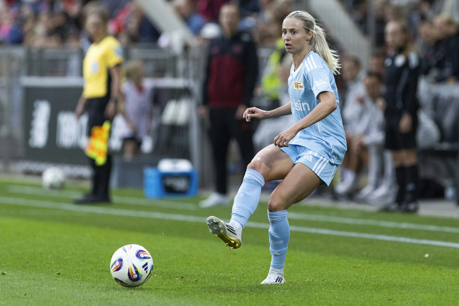 Judith Steinert fühlt sich mit den Erwartungen ihrer Chefin Jennifer Zietz beim 1. FC Union Berlin sehr wohl.
