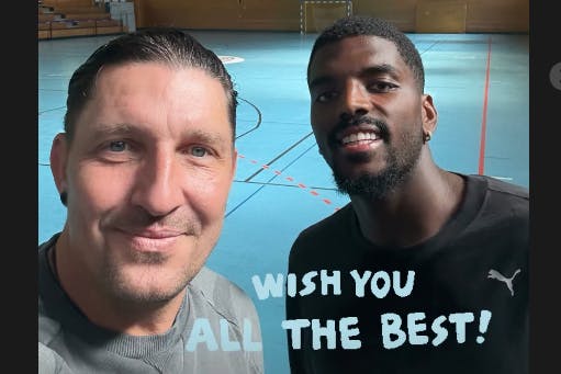 Der gefeuerte Sportboss Stefan Kretzschmar machte im September ein Selfie mit Handball-Superstar Dika Mem.
