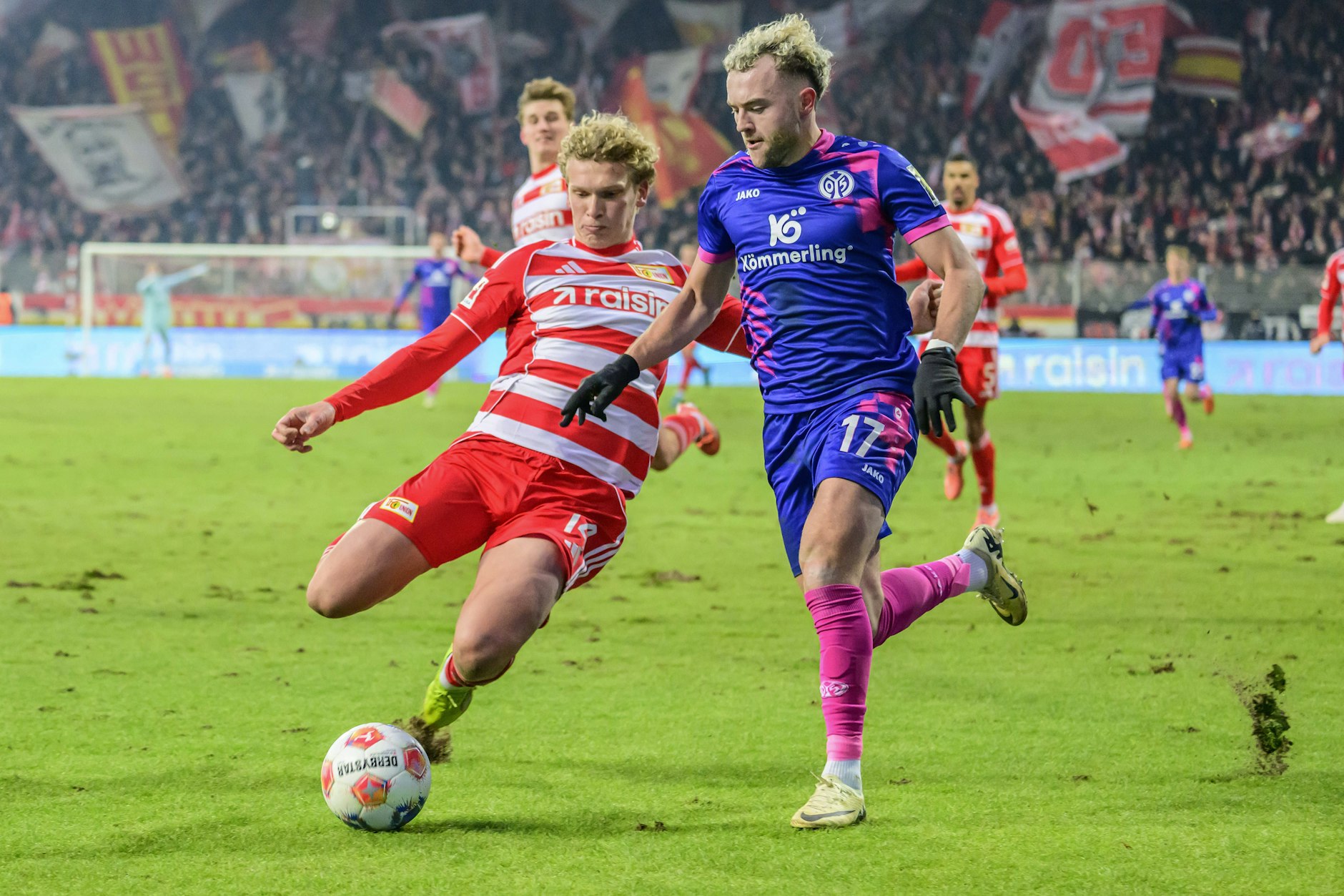 Erfolgreich an alter Wirkungsstätte: Benedict Hollerbach (r., gegen Leopold Querfeld) erzielte den zweiten Mainzer Treffer.