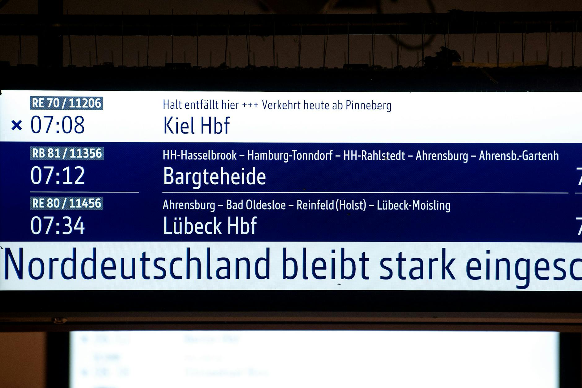 Im Norden kommt es nach dem Sturmtief Elli weiterhin zu Einschränkungen im Bahnverkehr.