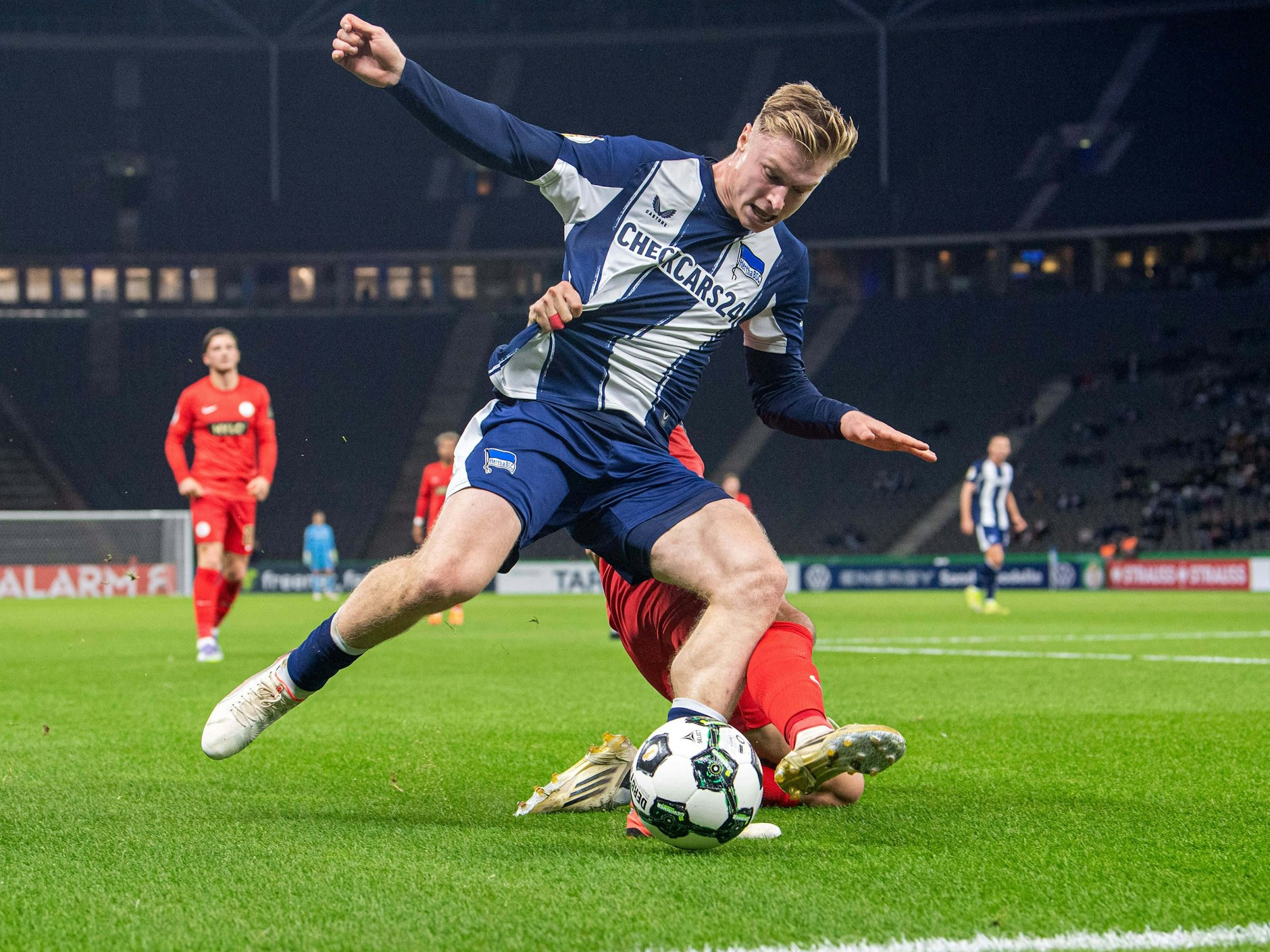 Herthas Youngster Julian Eitschberger ist mit seinen Einsatzzeiten nicht zufrieden und will den Klub im Winter verlassen.