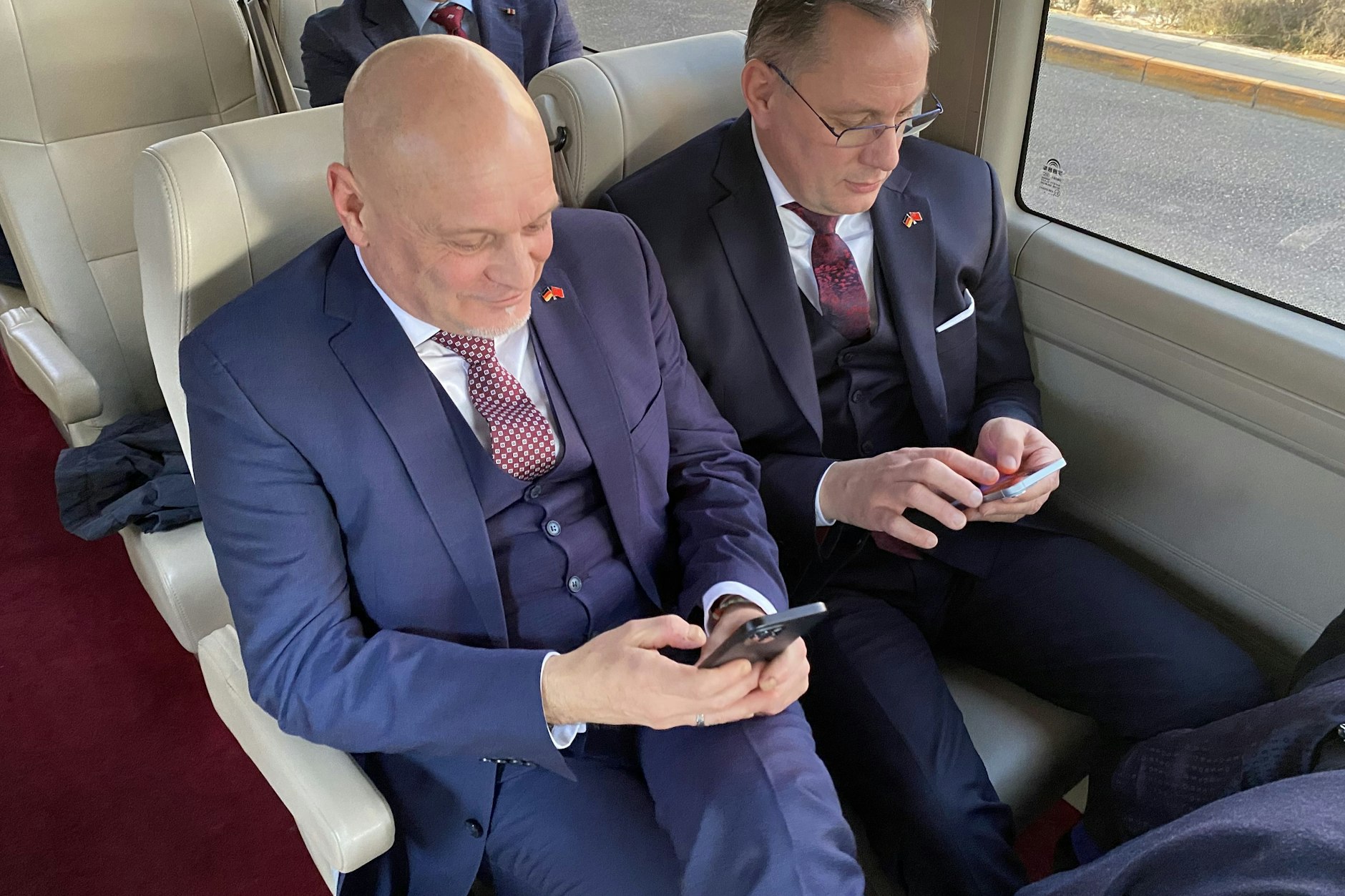 Enrico Komning und Tino Chrupalla auf dem Weg zu ihrem nächsten Termin