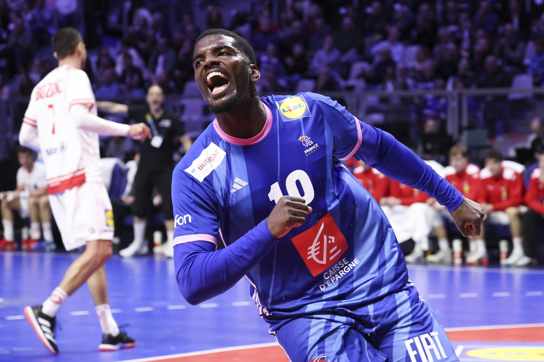 Der französische Handball-Star Dika Mem jubelt ab 2027 bei den Füchsen.