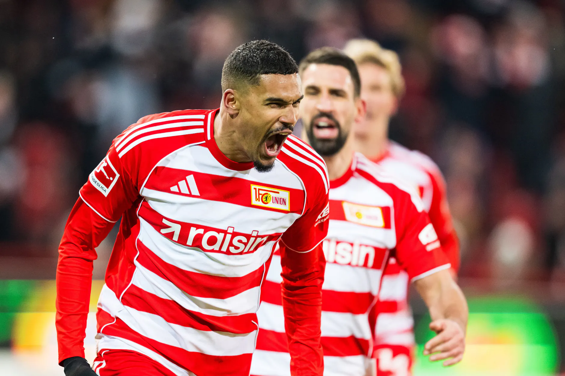 Später Ausgleich! Danilho Doekhi vom 1. FC Union Berlin ließ sich feiern, doch Marin Ljubičić drückte den Ball über die Linie.