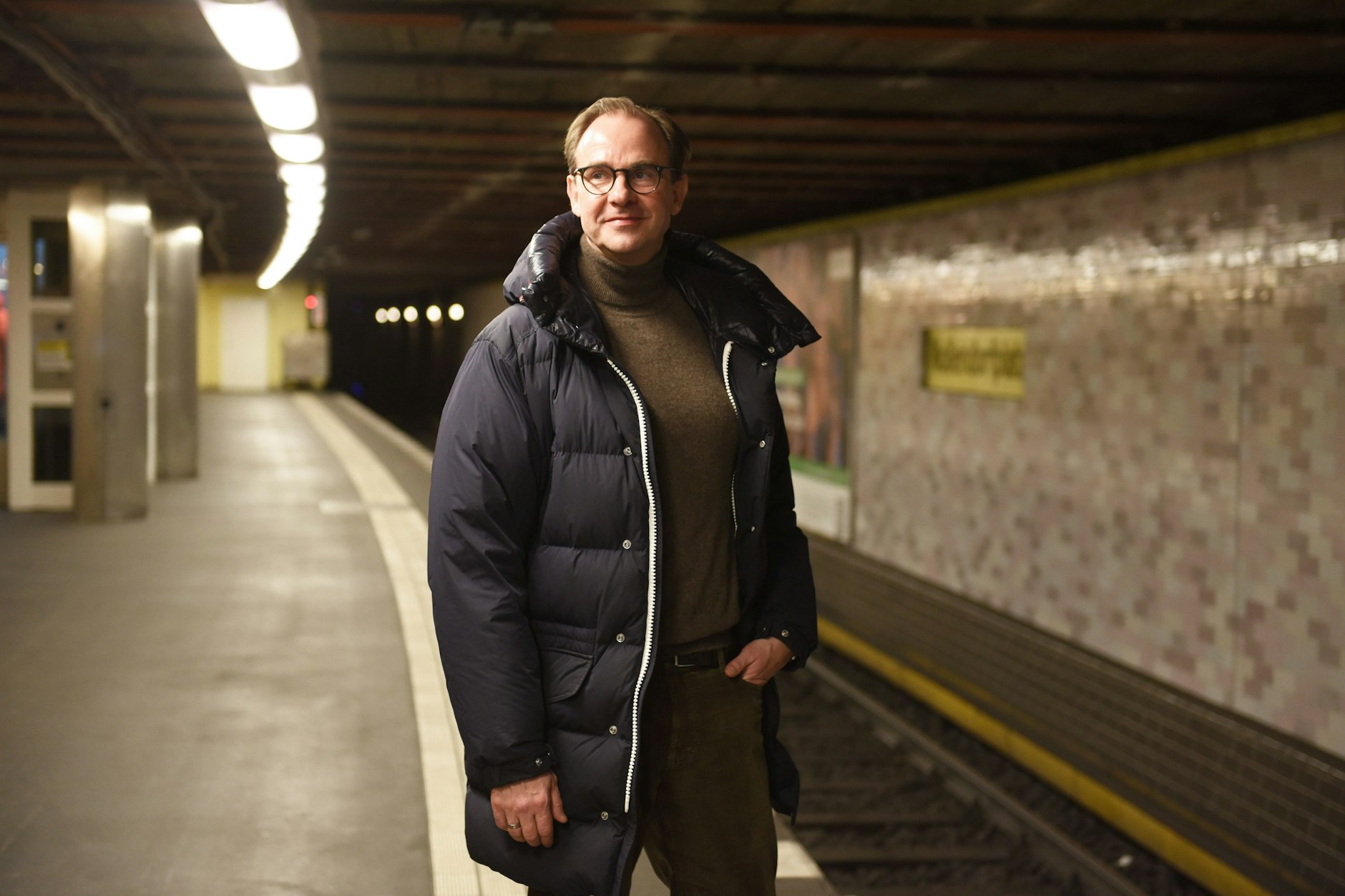 BVG-Chef Henrik Falk am U-Bahnhof Nollendorfplatz. Die Station wird monatelang saniert.