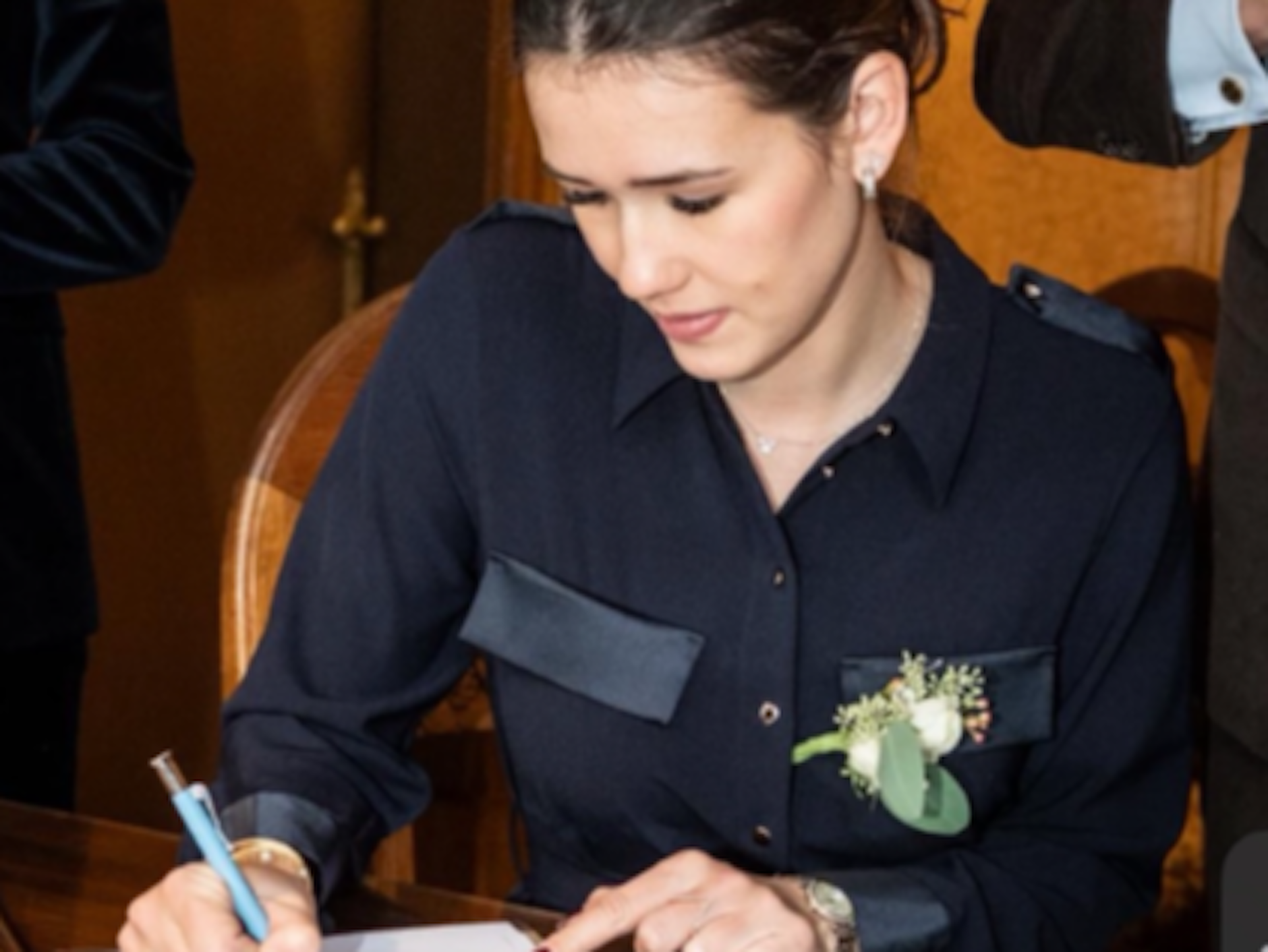 Isabella (25) ist die Tochter von Mariella Ahrens (56). Sie wurde von Patrick Faber-Castell nach der Hochzeit mit der Schauspielerin adoptiert.