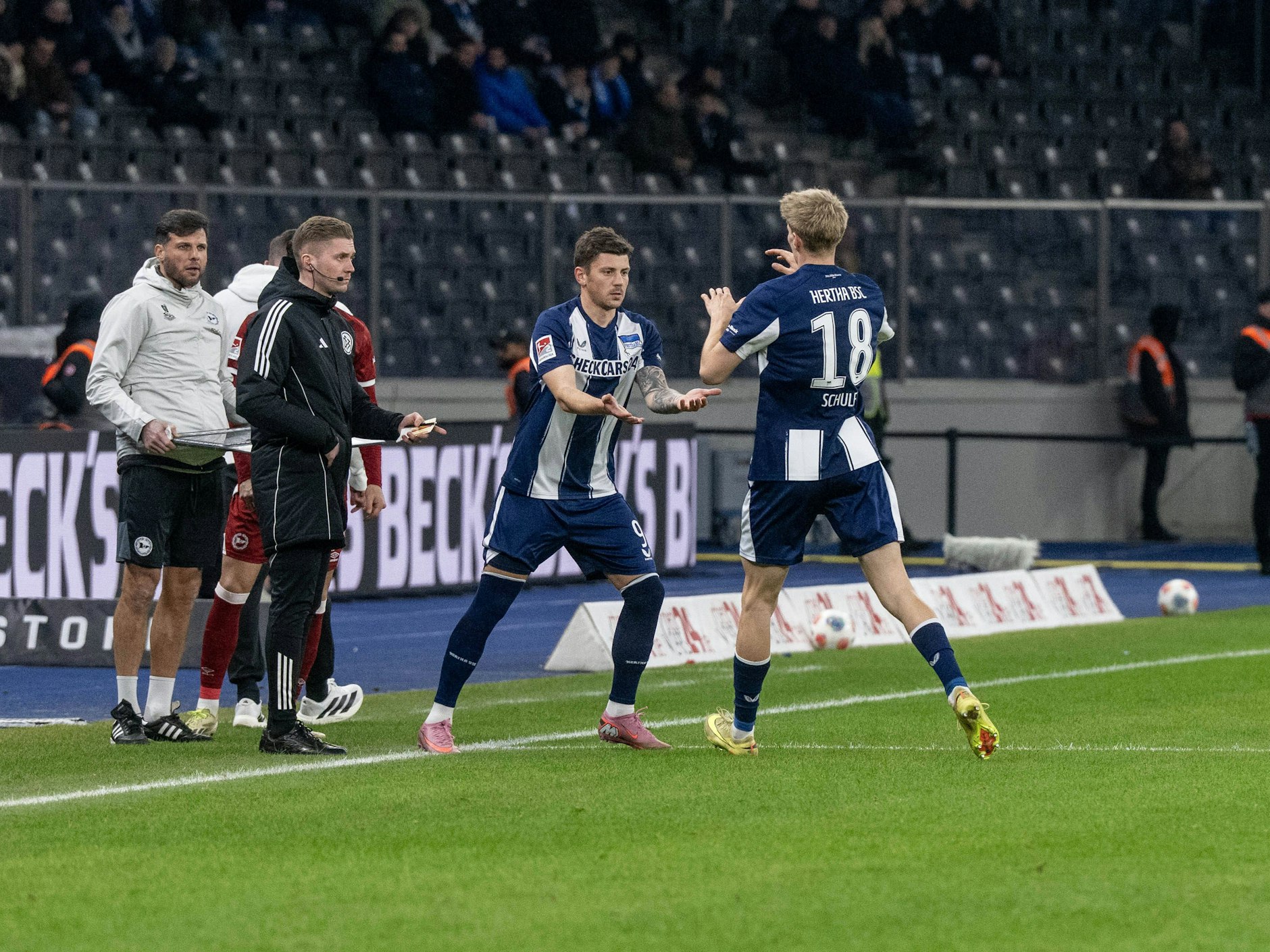 Beim letzten Hinrundenspiel, dem 1:1 gegen Bielefeld, wurde Dawid Kownacki für Luca Schuler eingewechselt.