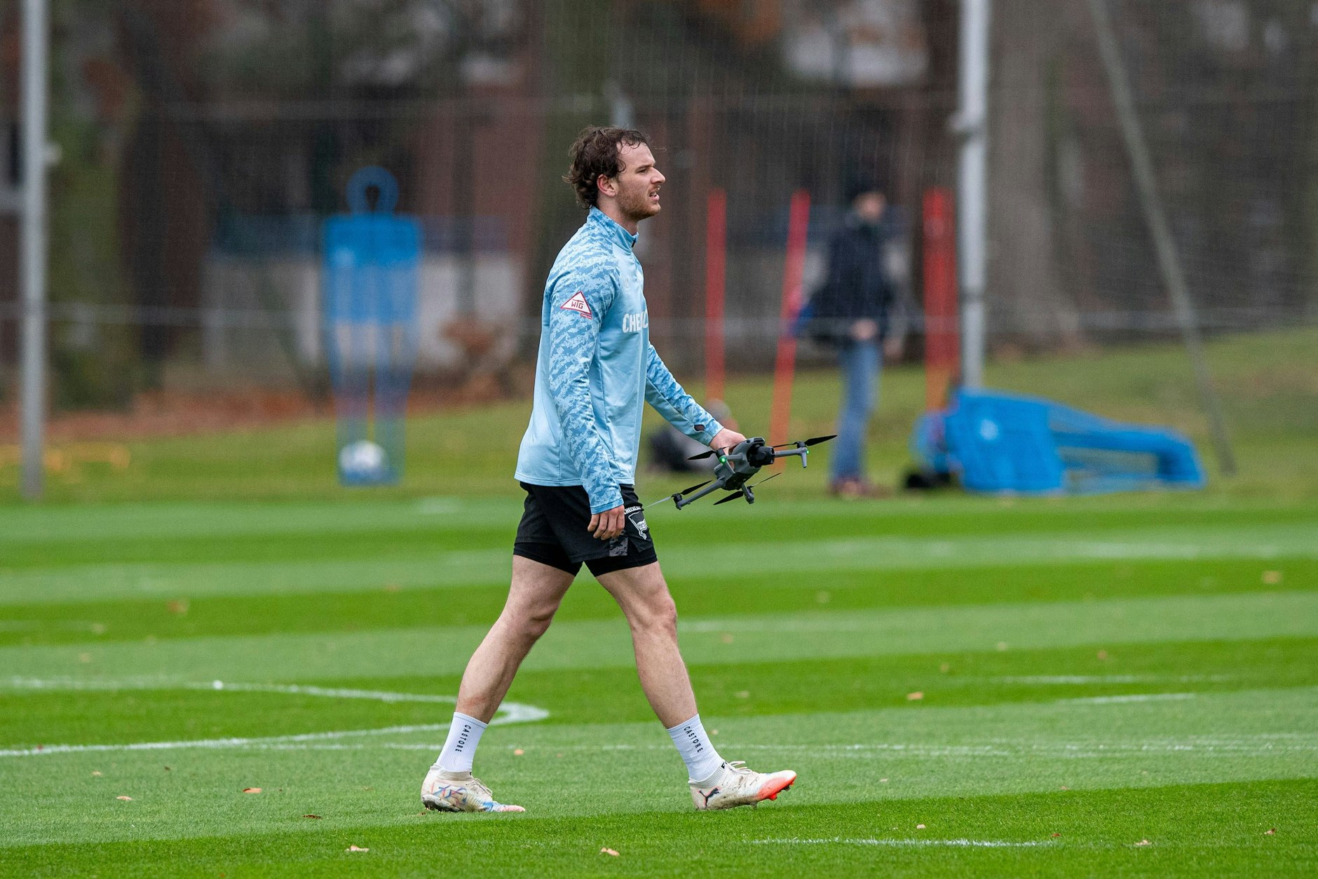 Hertha-Verteidiger Pascal Klemens beim Einzel-Lauftraining auf Schenckendorffplatz. Nach zwei schweren Verletzungen will er 2026 endlich wieder durchstarten.