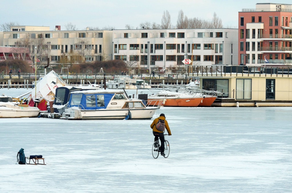 Nach-Elli-droht-jetzt-gefrierender-Regen-und-Glatteis-in-Berlin