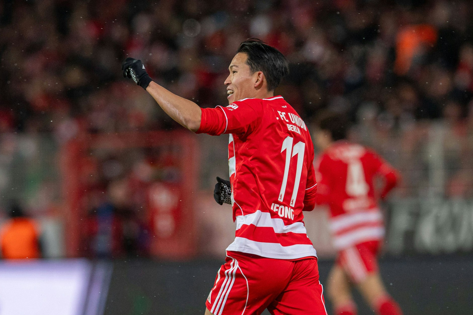 Woo-yeong Jeong bringt den 1. FC Union Berlin gegen Mainz zurück ins Spiel und grüßt seinen Schwiegervater auf der Tribüne.