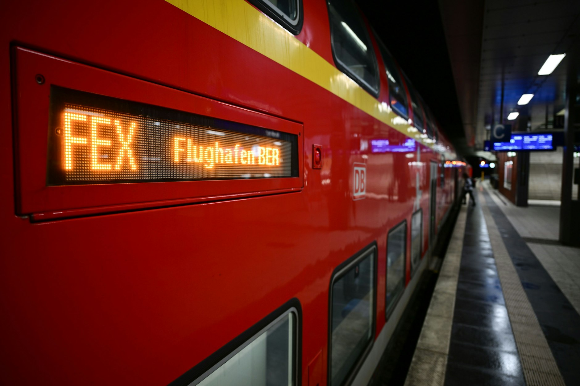 Erst seit dem 14. Dezember fährt der Flughafenexpress FEX bis zum Berliner Hauptbahnhof. Doch jetzt wird der FEX wegen Bauarbeiten schon wieder ausgebremst.
