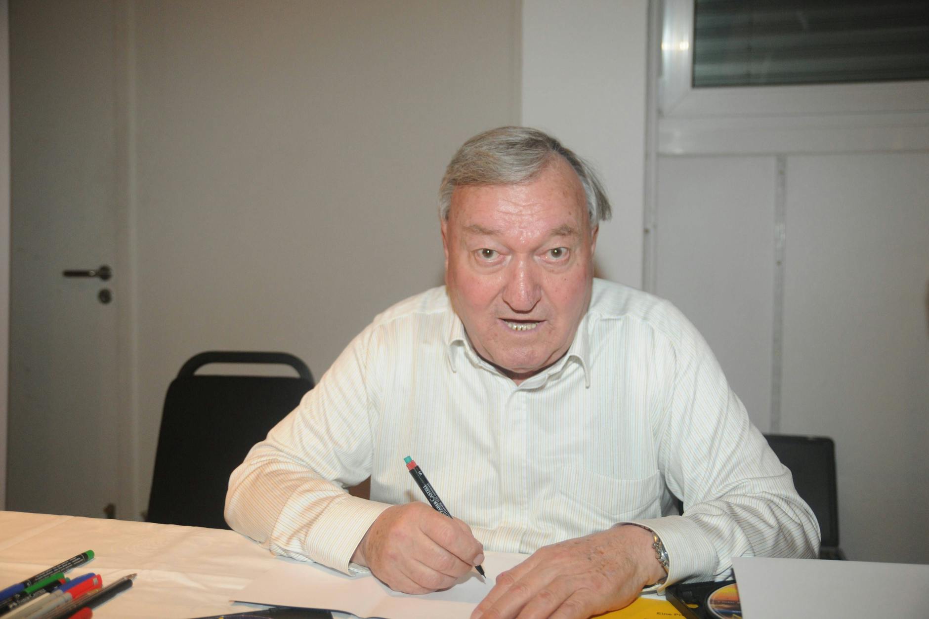 Erich von Däniken galt wegen seiner Theorien als umstritten und wurde viel kritisiert.