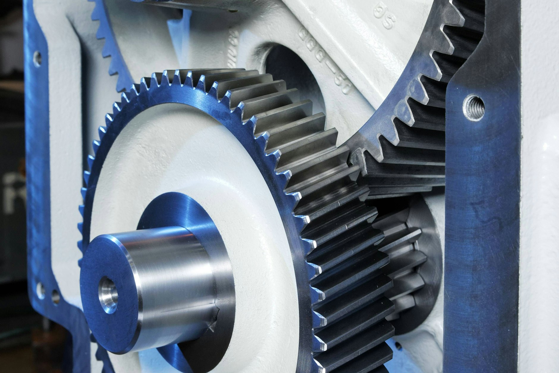 Getriebe mit Zahnrädern werden in der Perfecta-Schneidmaschinenwerk GmbH Bautzen für die Polygrafische Industrie hergestellt.