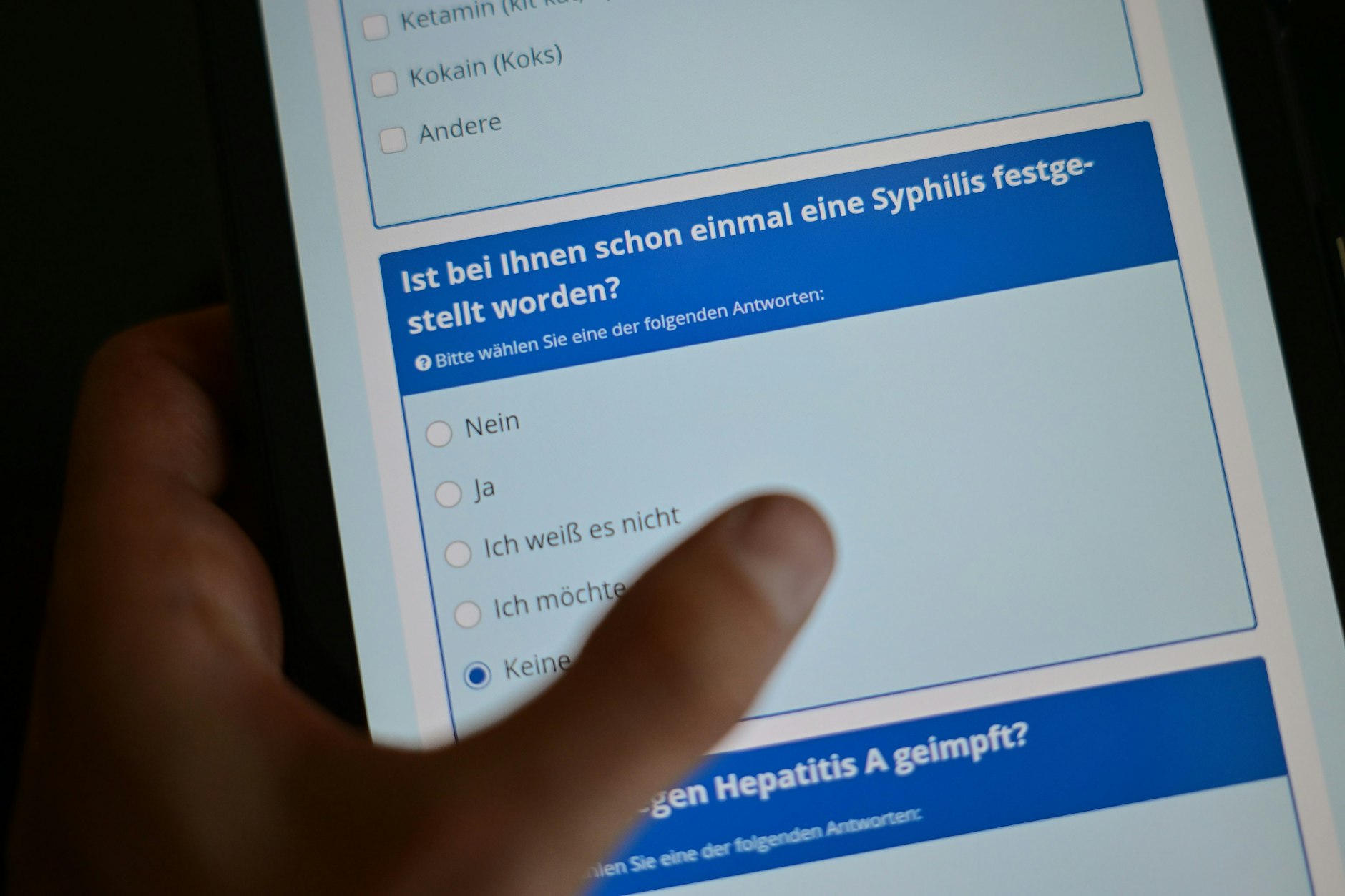 Ein Fragebogen für HIV und Syphilis von der Berliner Aids-Hilfe