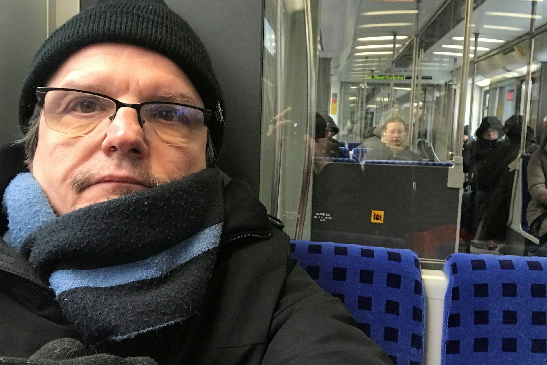 KURIER-Reporter Norbert Koch-Klaucke in der eiskalten S-Bahn
