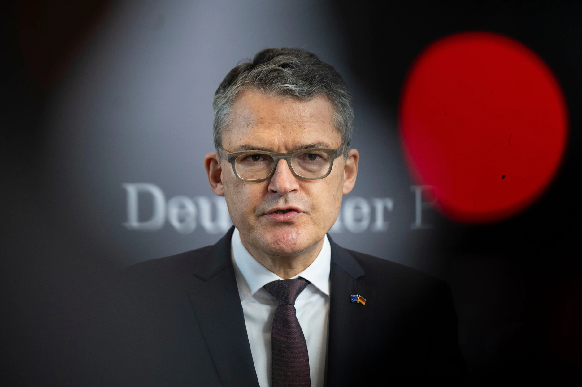 Roderich Kiesewetter von der CDU spricht sich für eine finanzielle Beteiligung Deutschlands an einem europäischen Atomschirm aus.