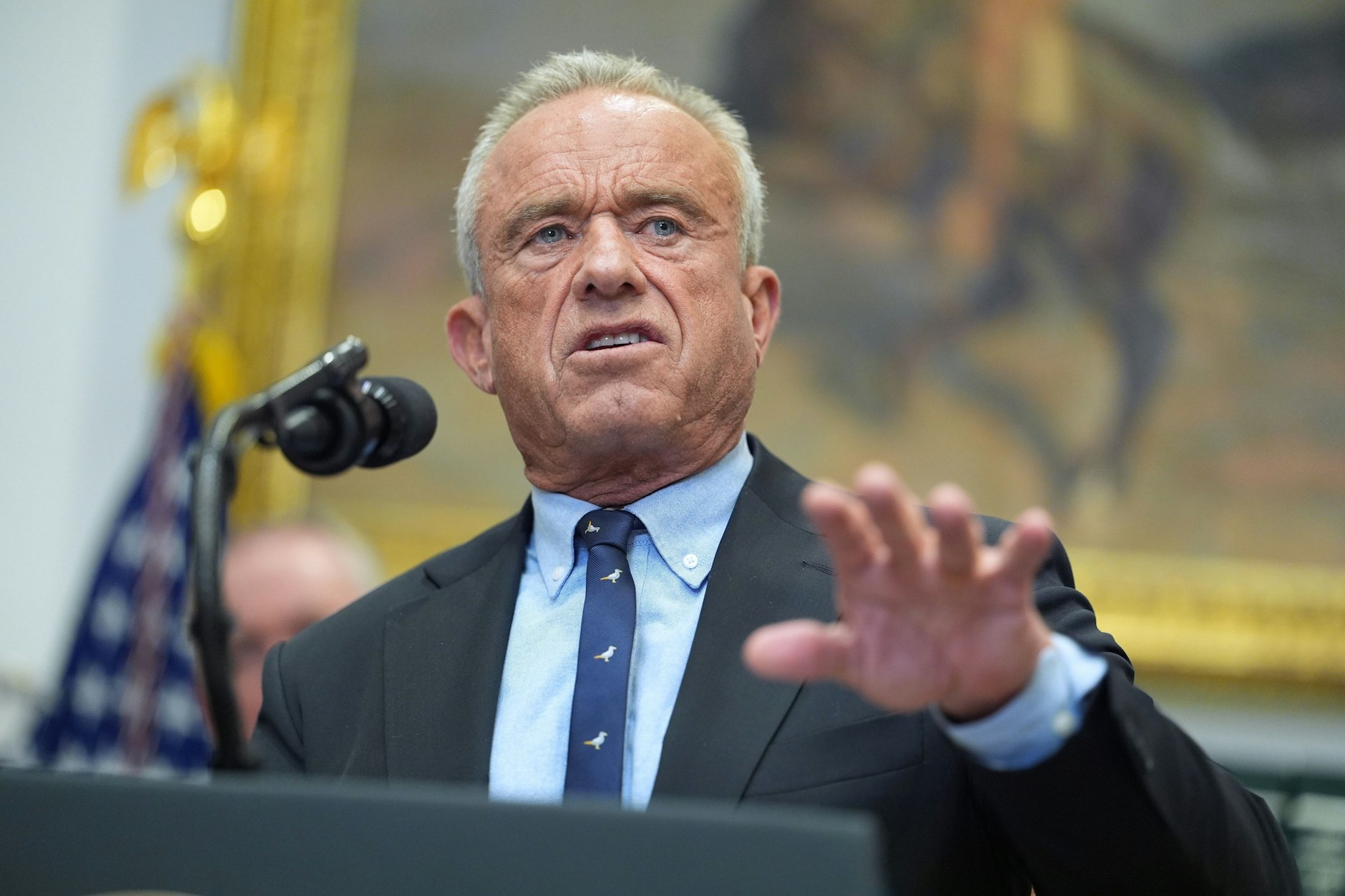 Der amerikanische Gesundheitsminister Robert F. Kennedy jr. knöpft sich die deutsche Corona-Politik vor.