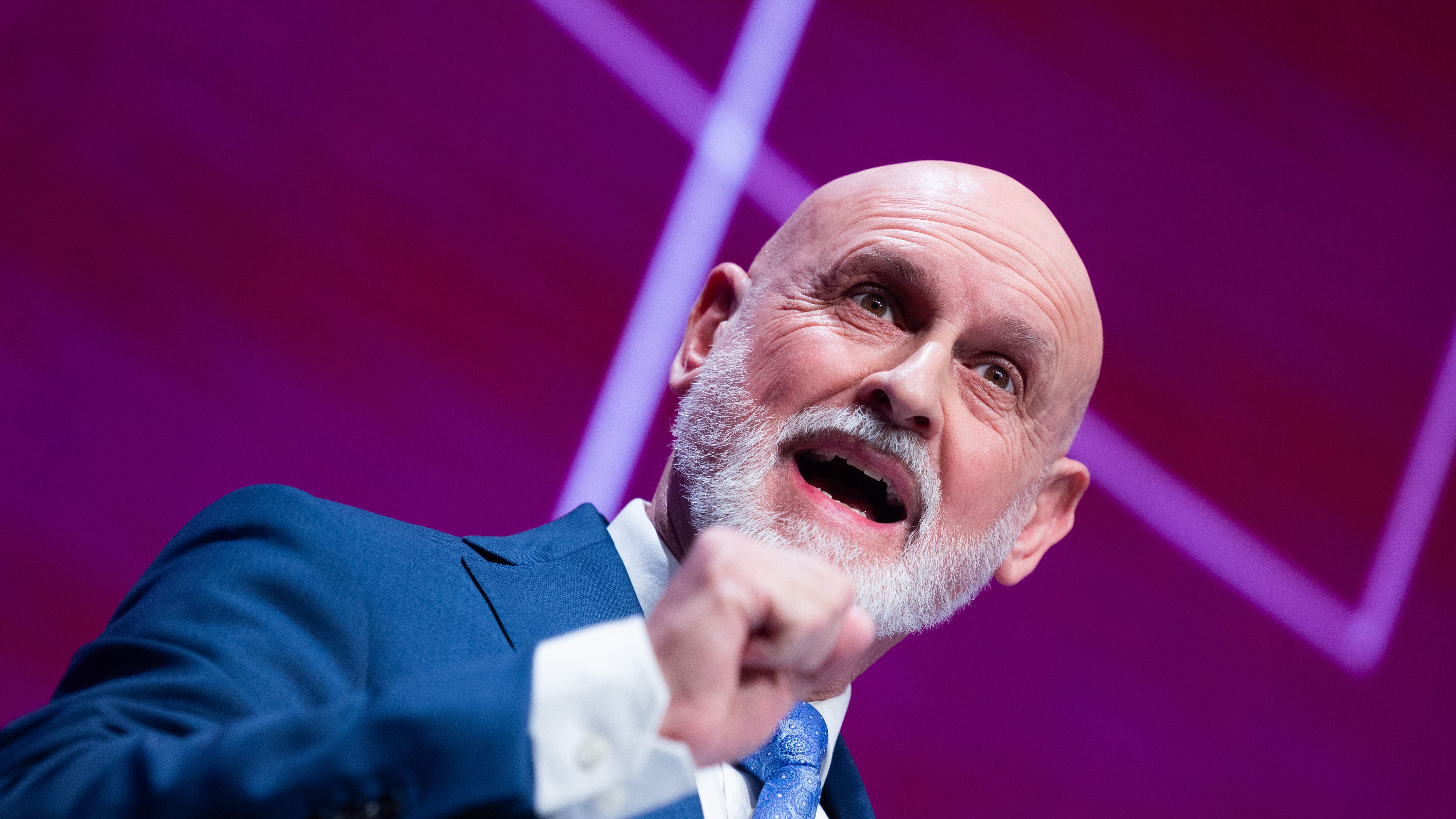 Wünsch dir was im Staatsdienst: Der maßlose Griff in leere Kassen