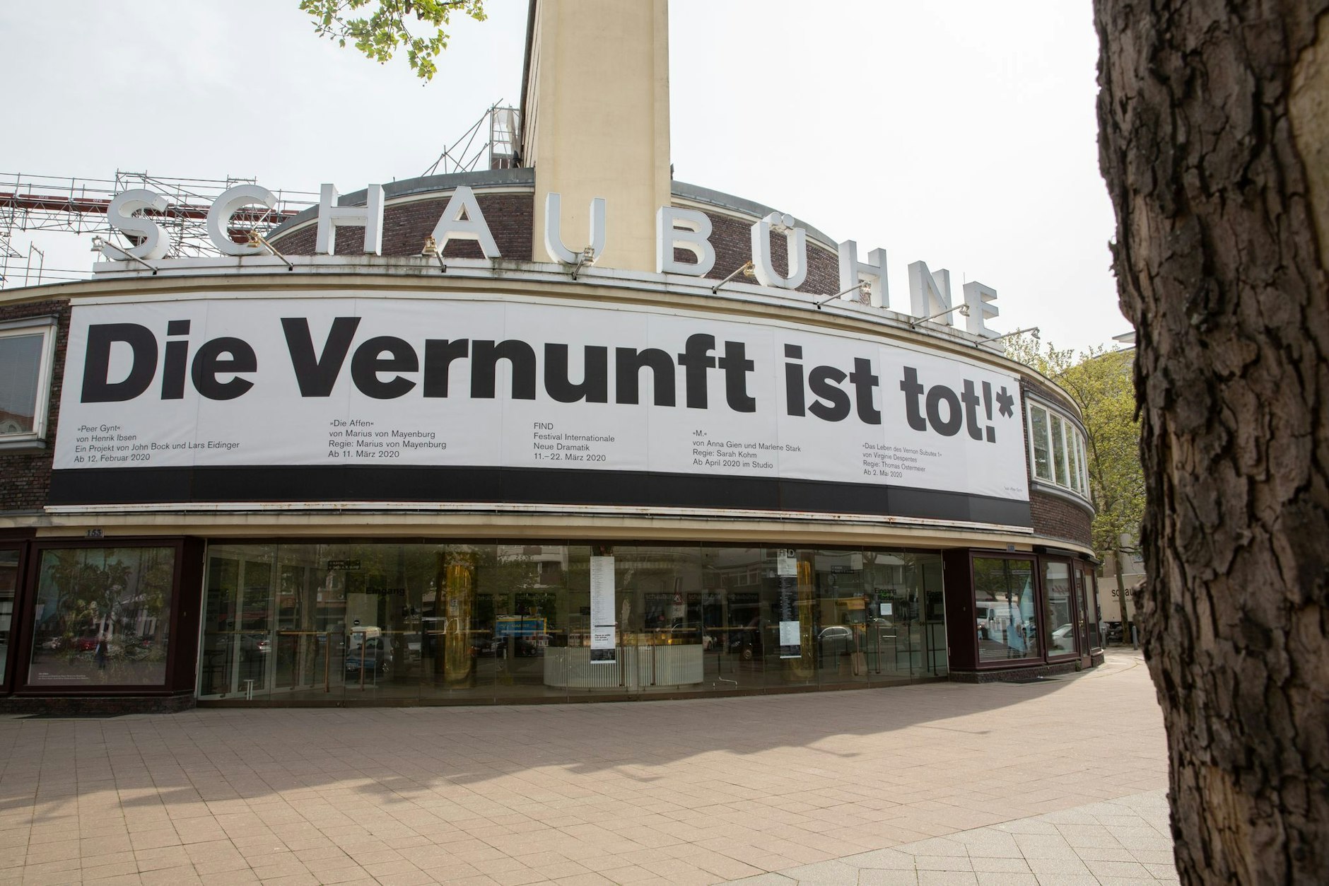 Auch die Schaubühne am Lehniner Platz nimmt an dem Streik teil, Vorstellungen entfallen.