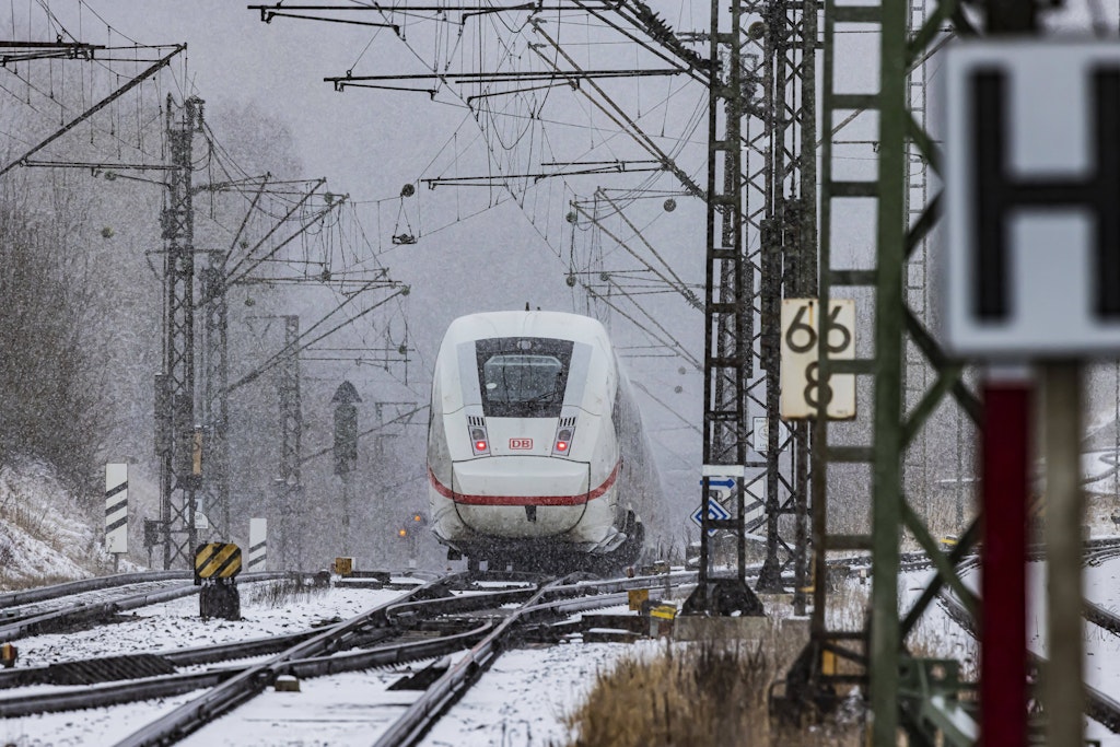 Deutsche Bahn drosselt Geschwindigkeit: ICE-Verbindungen nach Berlin betroffen