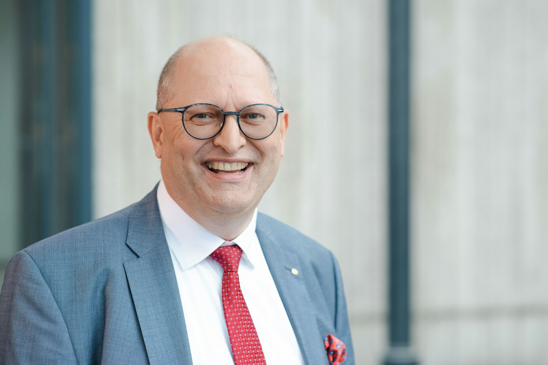 Stefan Düll (62), Präsident des Deutschen Lehrerverbandes, warnt vor den Folgen einer Abschaffung des schriftlichen Dividierens.