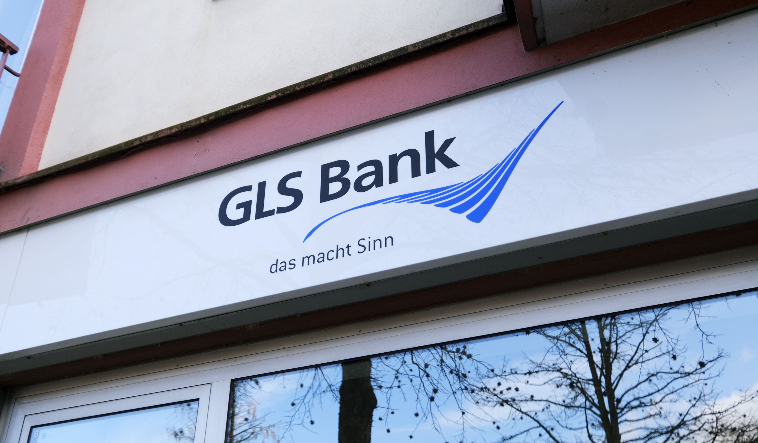 Kündigungen von Konten linksextremistischer Organisationen: GLS Bank weist Vorwurf „politischer Motive“ zurück