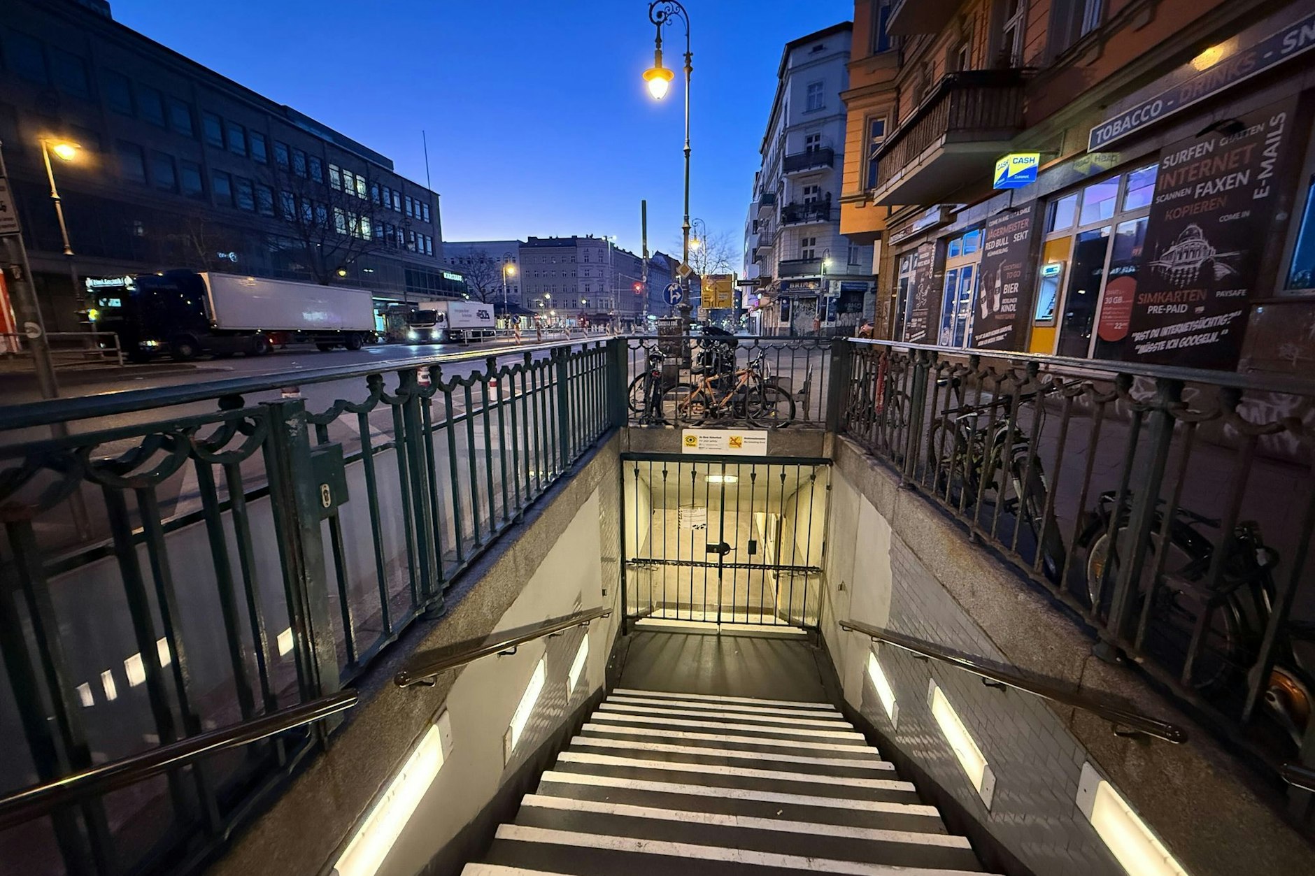 Bei Warnstreiks fährt auch die U-Bahn nicht mehr. Ein geschlossener U-Bahnhof in Berlin während einer Arbeitsniederlegung 2025.