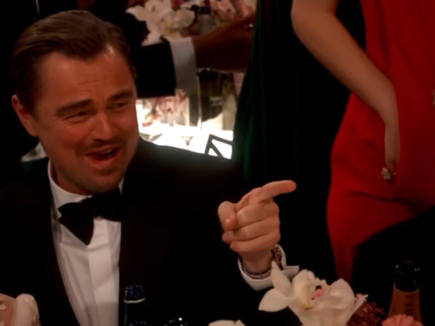 In der Werbepause der Golden Globes lachte sich Leonardo DiCaprio ins Fäustchen.
