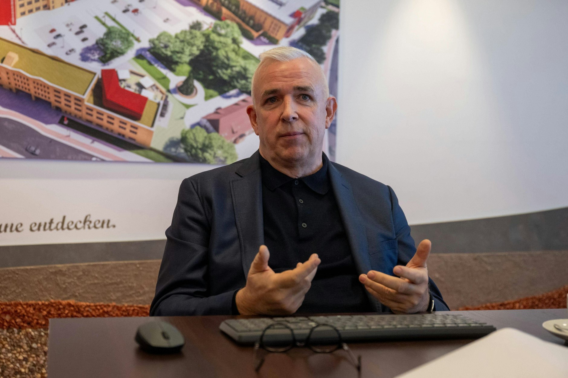 Union-Präsident Dirk Zingler erklärt die eisernen Finanzen.