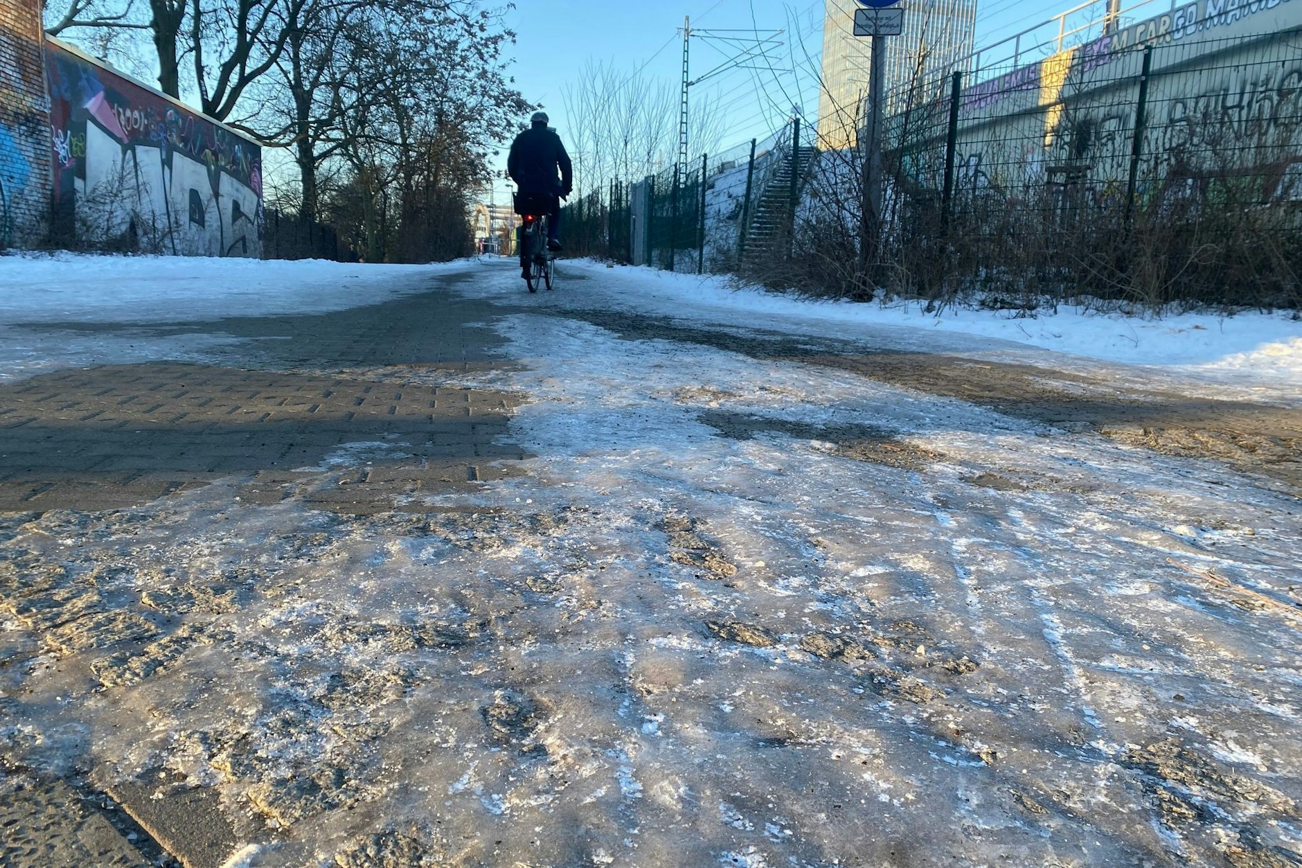 In Berlin lauert am Dienstag überall Glatteis.