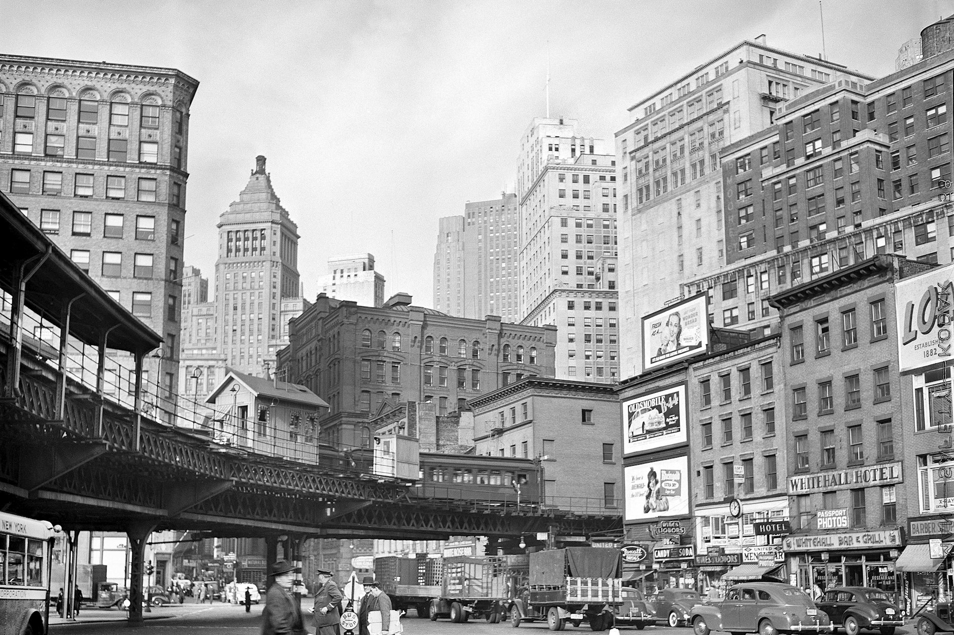 Manhattan im Jahr 1941: Ein ähnliches Bild ist auf den Bucheinband geprägt. Und so sah auch Lili Körber New York City.