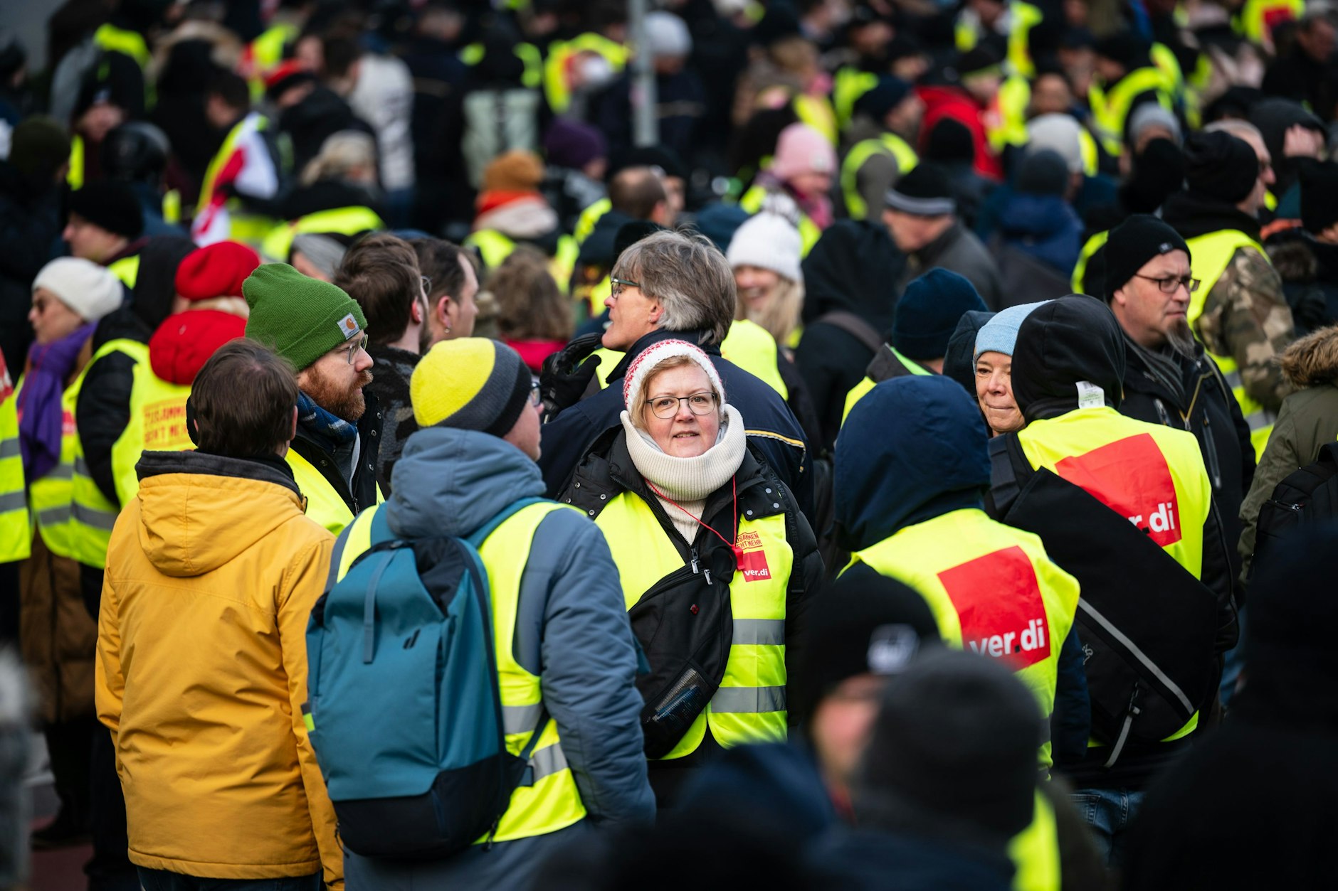 10. Februar 2025: Mitglieder der Gewerkschaft Verdi demonstrieren vor der BVG-Hauptverwaltung in Mitte. Im damaligen Streit um höhere Löhne und Gehälter gab es fünf Warnstreiks.