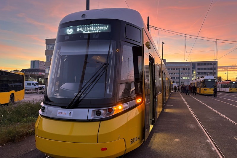 Urbanliner der BVG vor dem Start: Wann und wo Berlins XXL- Straßenbahn in den Einsatz geht
