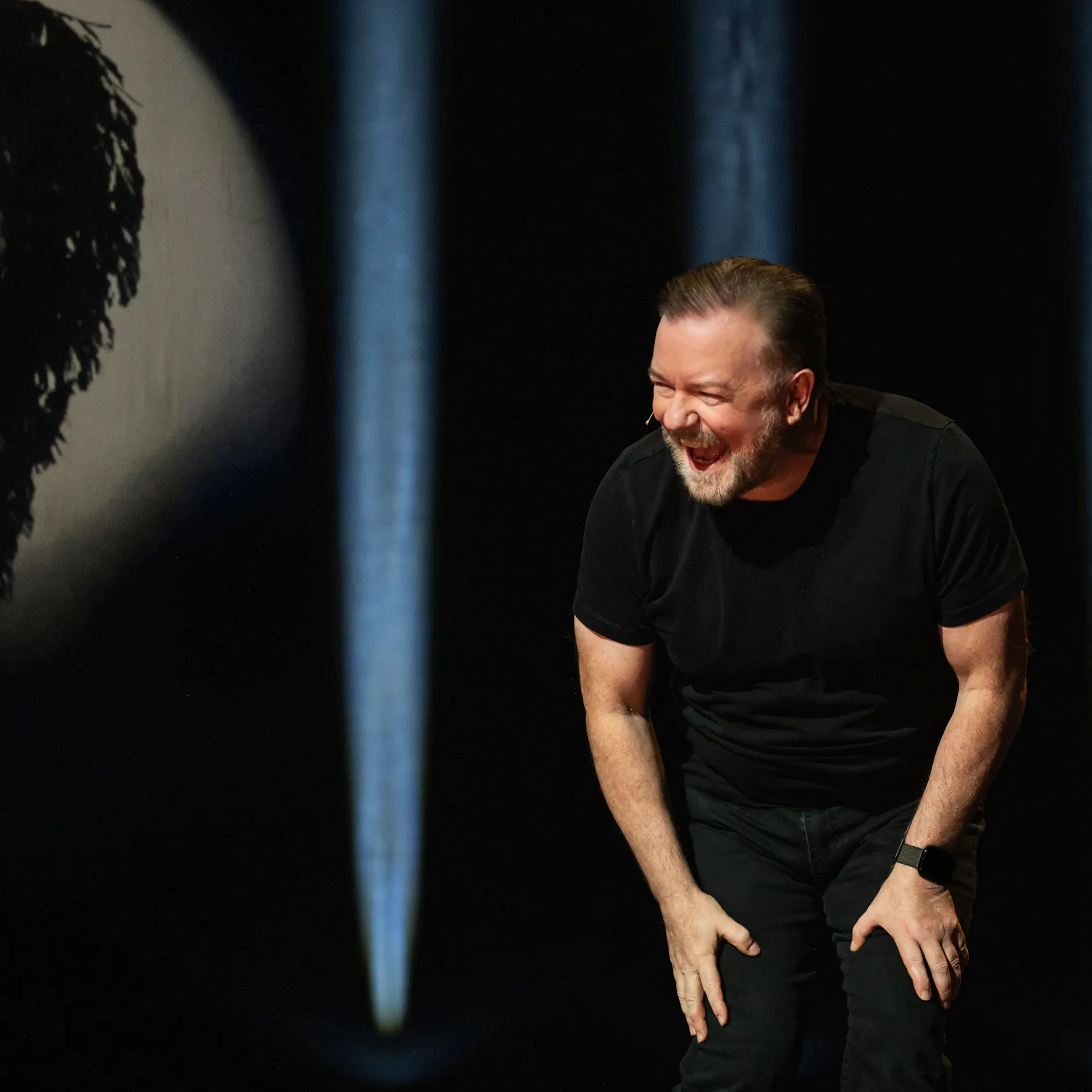 Image - Wokeness und Sprachzensur sind nichts für diesen Humanisten: Ricky Gervais haut bei Netflix wieder drauf